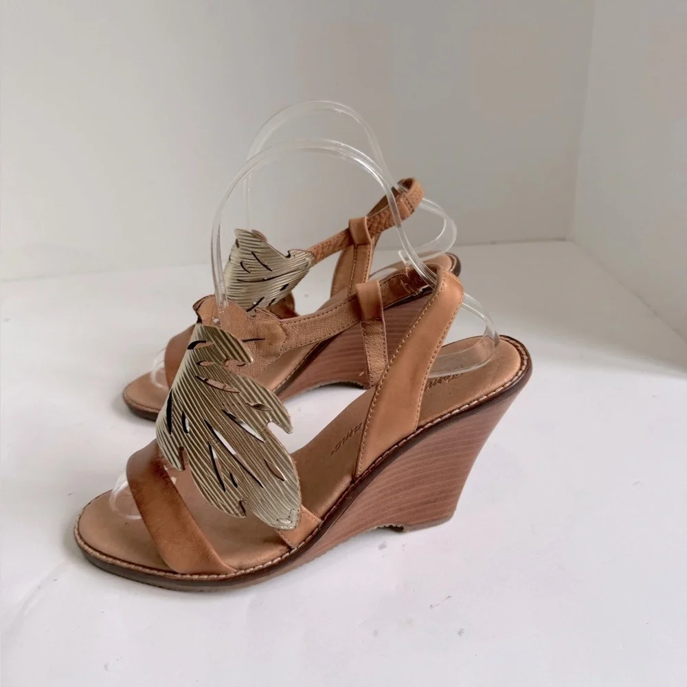 Tommy Bahama Plumeria Leather Wedge Sandals Size 6.5_6